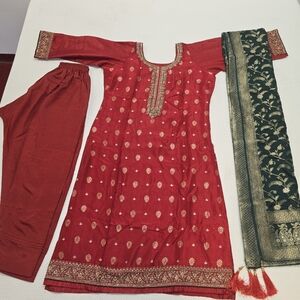 Women's Red Desi Traditional Outfit w Green Dupatta Size Extra Large